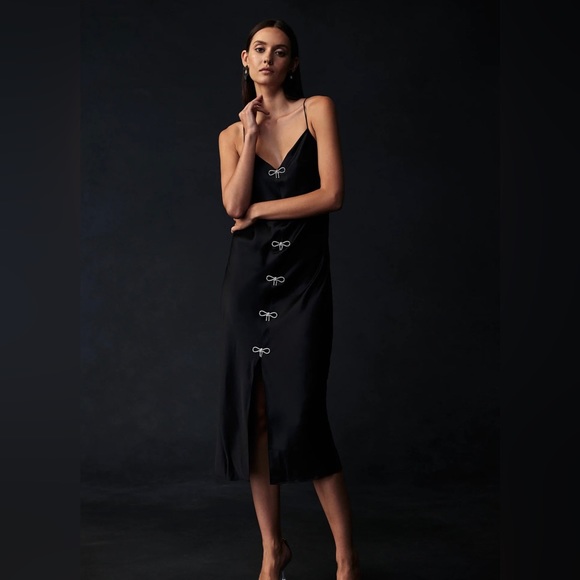 green emerald velvet dress Emma Silk Dress – SEROYA main image 0